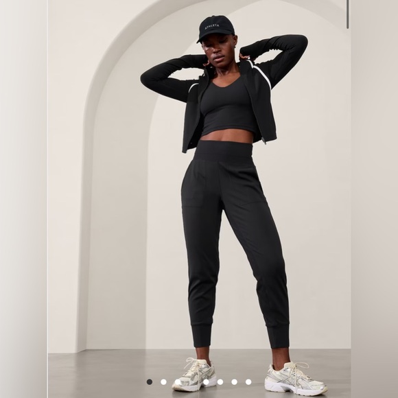 Athleta Venice HIGH RISE Jogger // Black #597888 - Picture 1 of 16